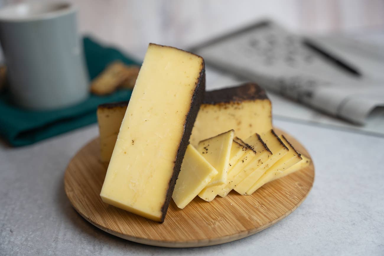 Beehive Cheese Co. LLC - Barely Buzzed Cheddar1/5LB Case